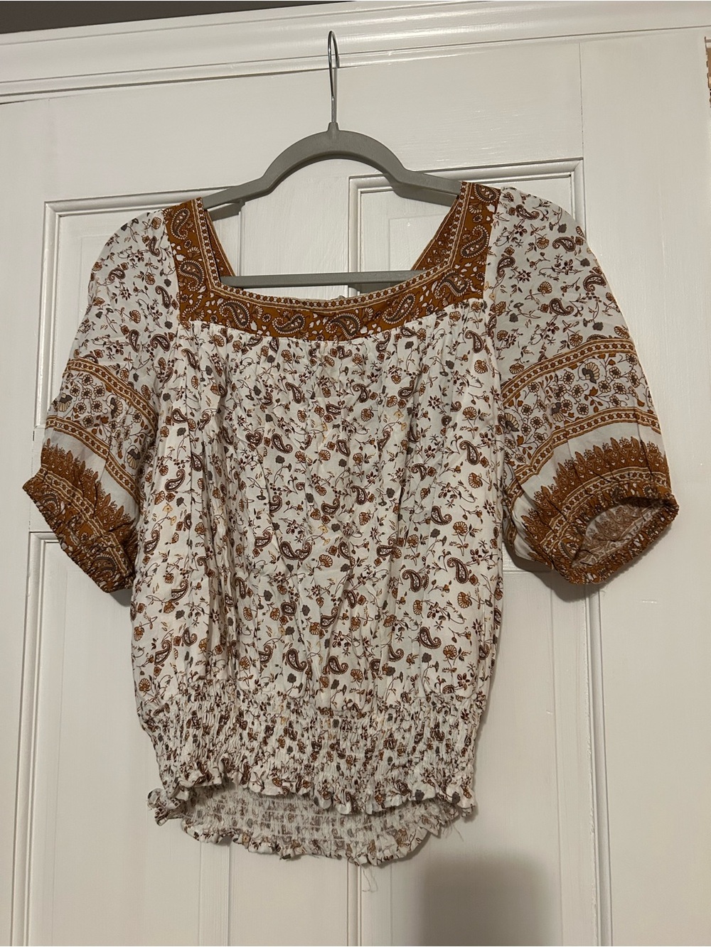 In Bloom White and Brown Paisley Square-Neck Peasant Top
